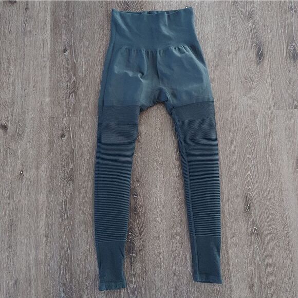 Nike Seamless High Rise Ribbed Tights Small - Picture 1 of 9